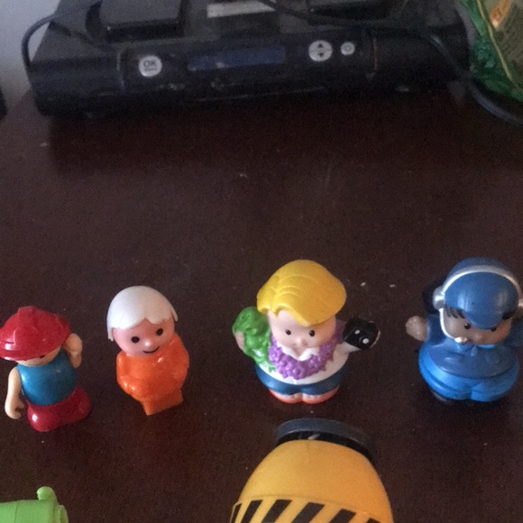 Awesome construction/car toy lot with little characters  too! - Picture 6 of 6